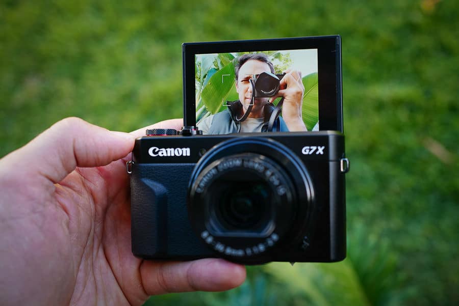 This Pocket Size Camera is So Powerfully Professional - 2EC