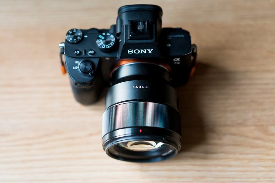 Sony-FE-Lenses-85mm-f1.8-03