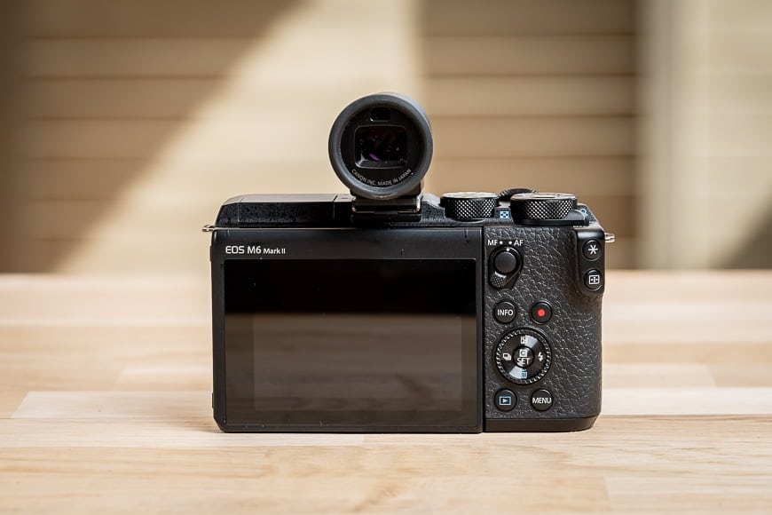 The inclusion of the attachable viewfinder provides options for how you want to shoot.