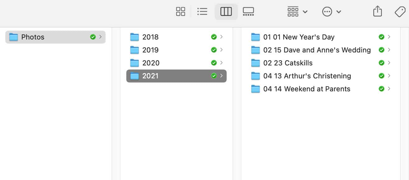 Photo organizing using a date-based file structure