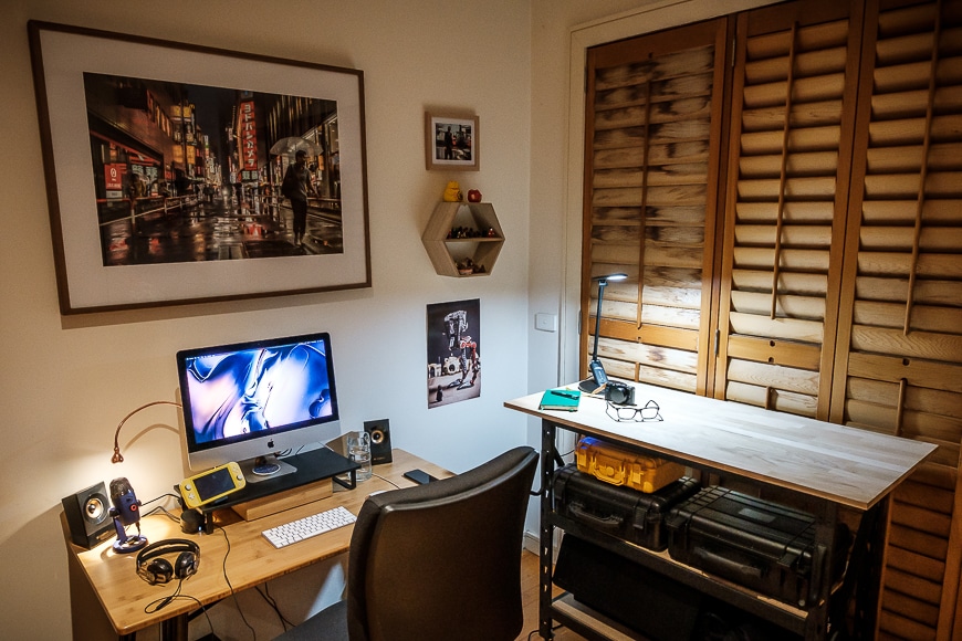 Entire  Studio Setup ON ONE DESK! - Photography Blog Tips - ISO 1200  Magazine