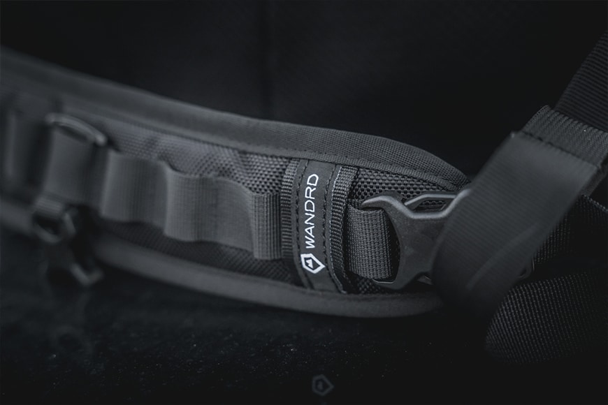 The shoulder strap is nicely padded and comes with a number of attachment loops along it.