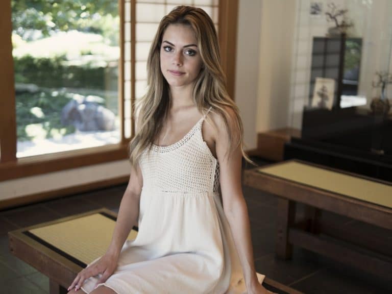 24 Sitting Poses for Flattering Photography Portraits