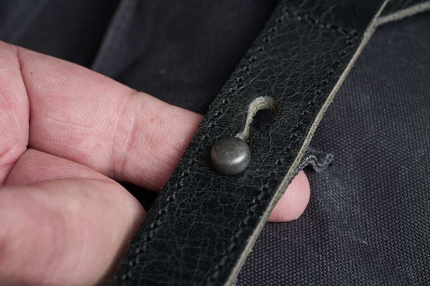 The finger loop design found on the flaps and external pockets makes it easy to close them without putting pressure on the contents of the bag.