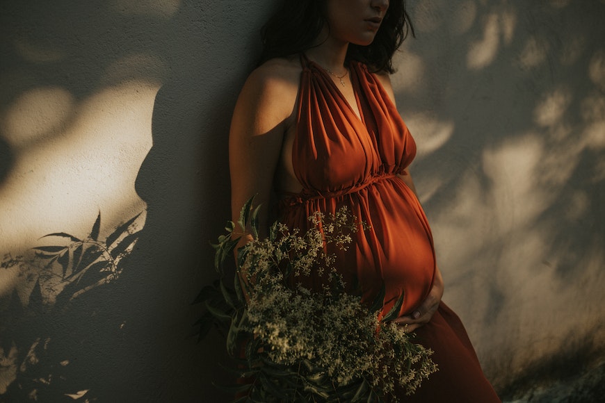 10 Creative Maternity Photo Shoot Ideas for Your Beautiful Journey