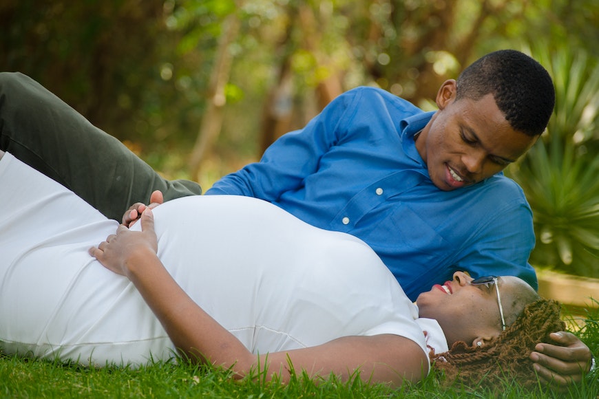 120+ Creative Black Couple Maternity Photoshoot Ideas: Tips, Poses, Outfits  - Girl Shares Tips
