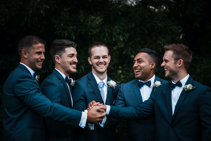 10 Wedding Party Poses You'll Want to Try