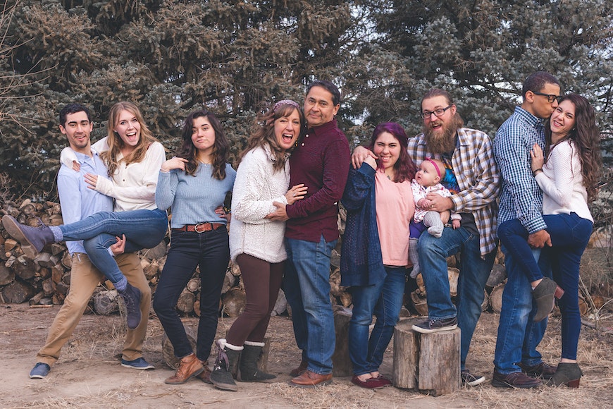 Way funny | Family portrait poses, Family picture poses, Large family photos
