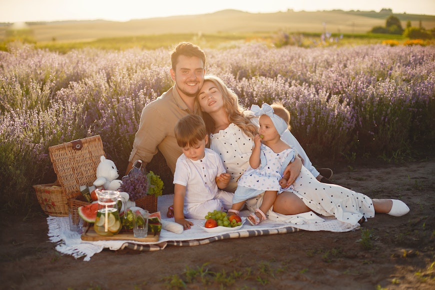 What to Expect from Your Outdoor Family Photos