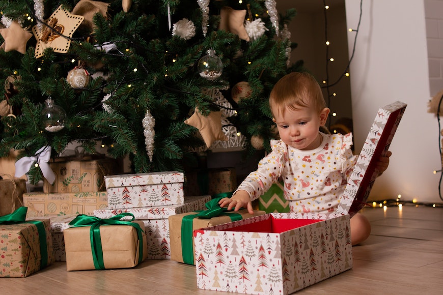 12 Indoor Christmas Photoshoot Ideas for the Holiday Season