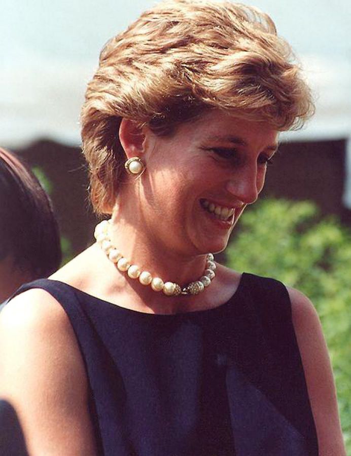 Princess Diana pearl necklace black dress