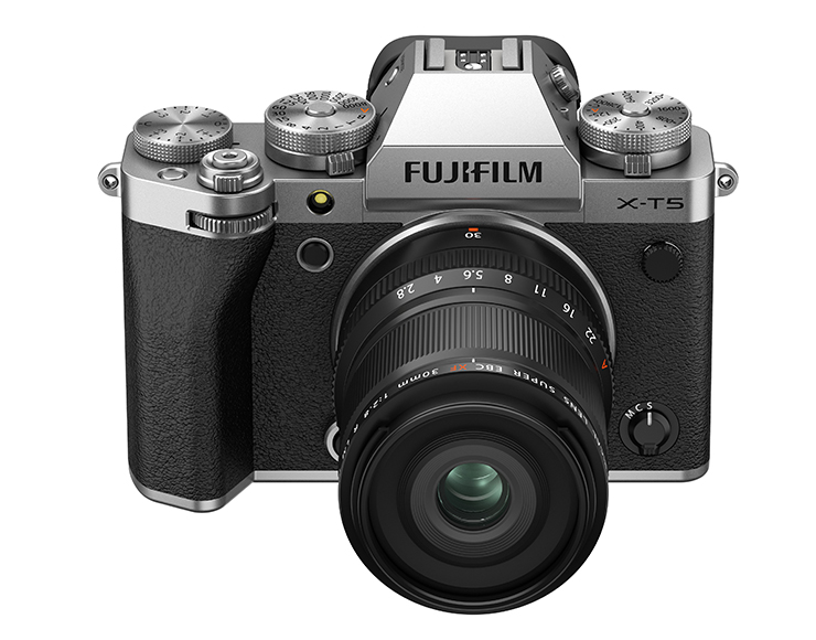 fujifilm-xt5 camera body and lens