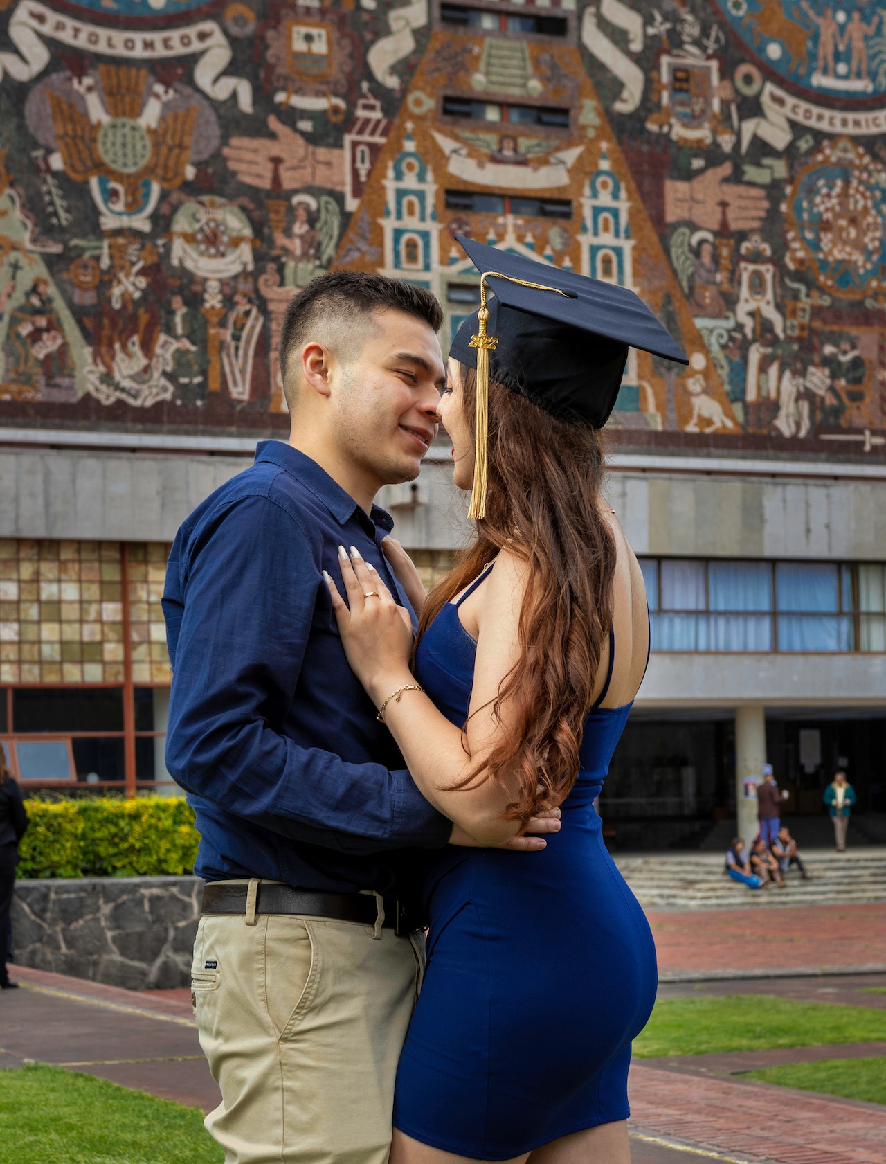 Kissing with the University as background
