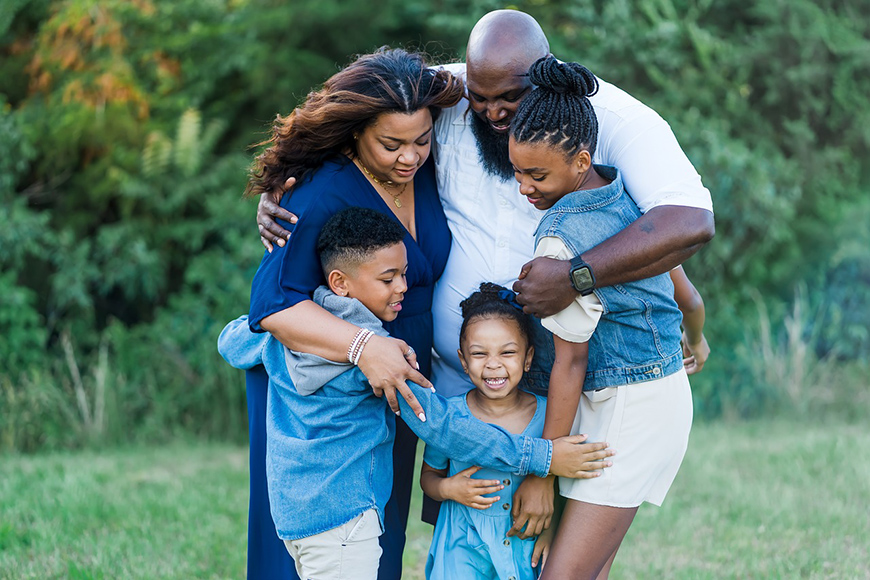 The best poses for a family photo shoot  Viola Carnelos Photography