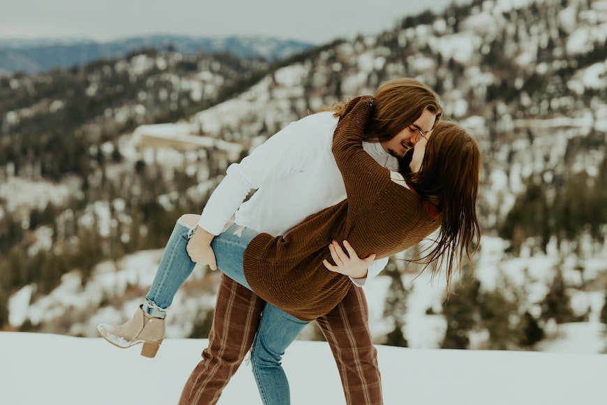 Funny winter couple snow pose New Brunswick plaid hat mittens laughing lift  jeans sweater snow photography po… | Winter photoshoot, Photoshoot, Couple  picture poses