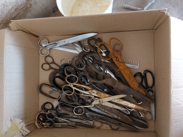 a box filled with lots of different types of scissors.