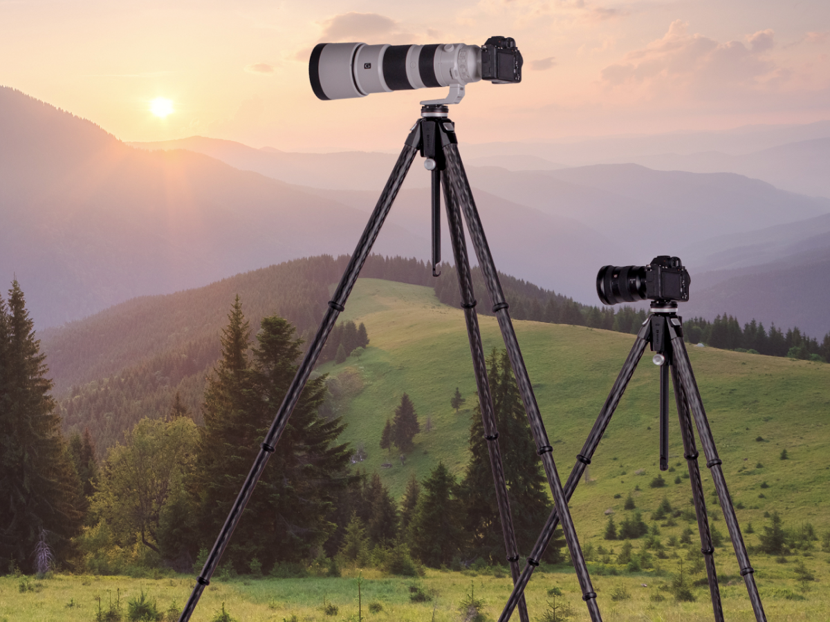 a camera set up on a tripod in a field.