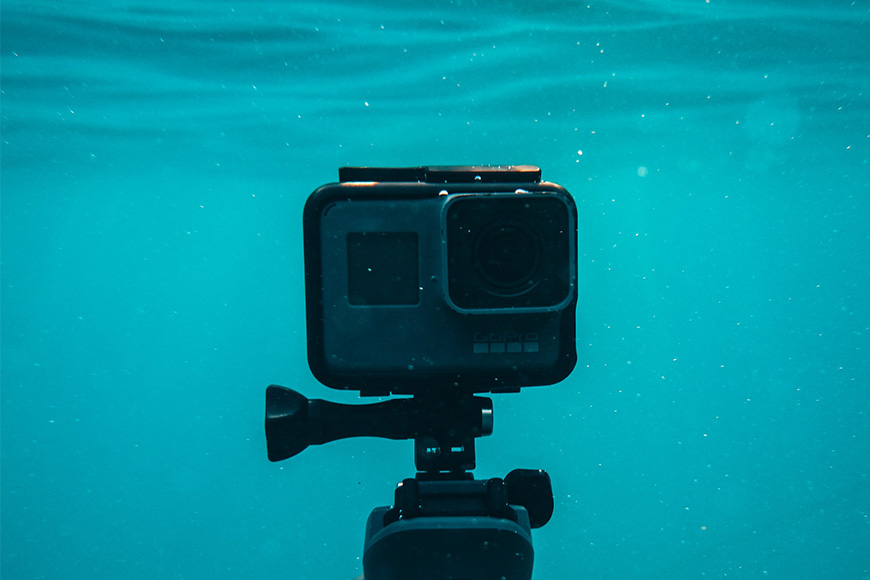 a go pro camera underwater on a tripod