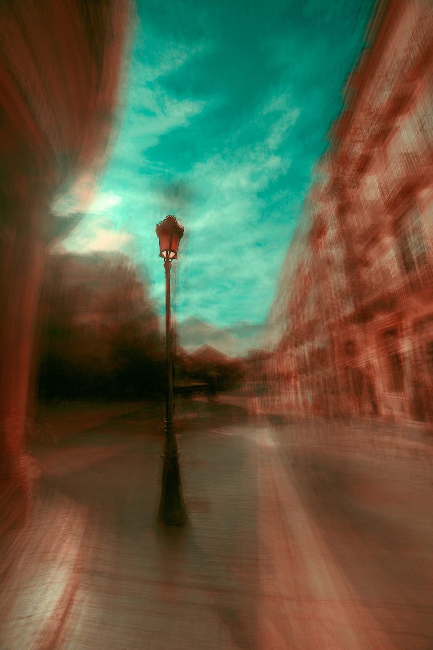 A blurry image of a street lamp.
