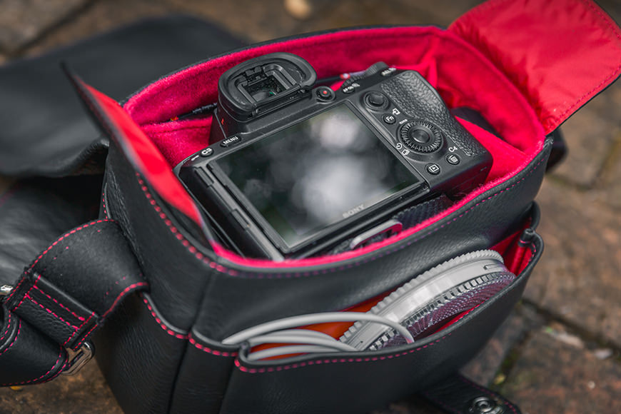 The Q Bag® - Leica Q3 bag made of water-repellent leather