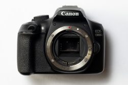 A canon eos 1000d slr camera on a white background.