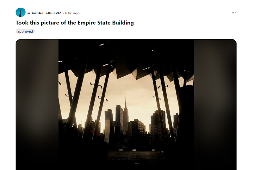 A screenshot of a tumblr page with a picture of the empire state building.