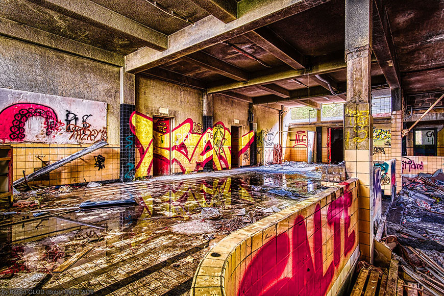 An abandoned building with graffiti on the walls.