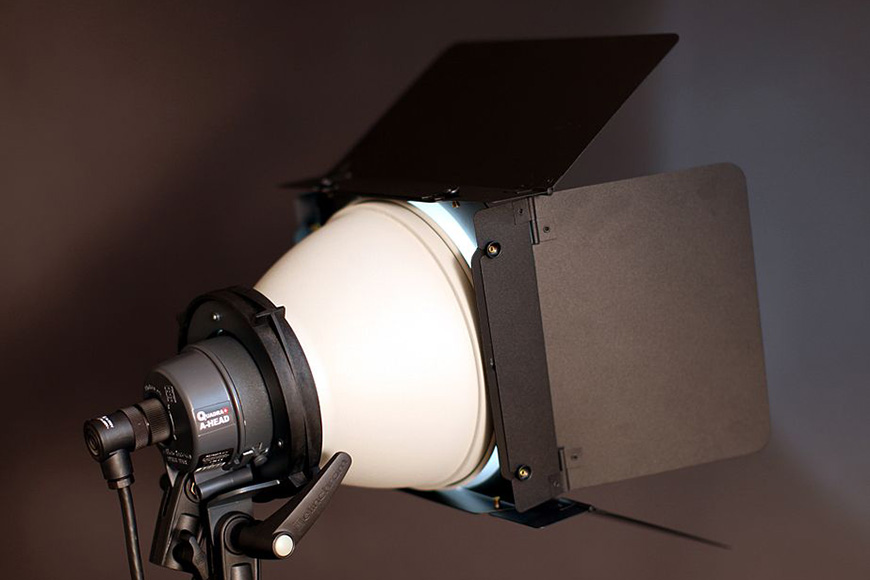 A light with a white reflector on a black background.