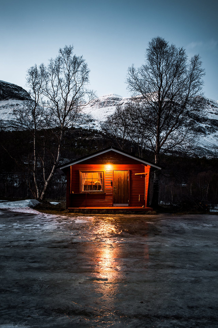 A small cabin in the middle of a frozen lake.
