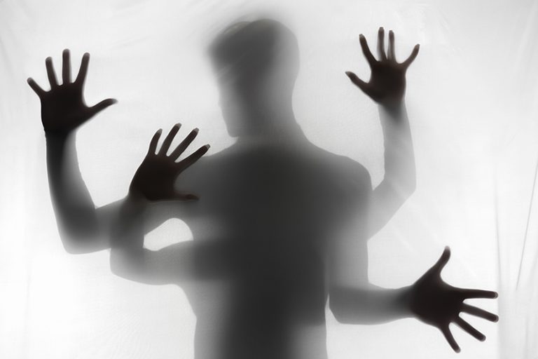 Shadow Photography Poses for Dramatic Portraits