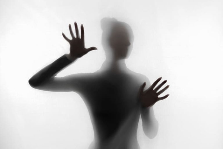 Shadow Photography Poses for Dramatic Portraits