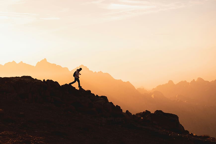Best Outdoor Poses for Solo Backpackers 2