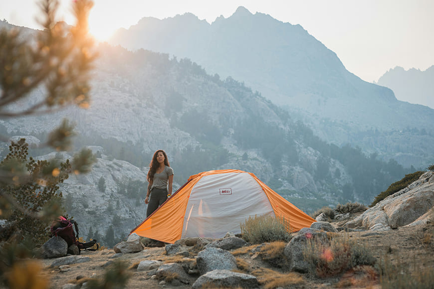 Best Outdoor Poses for Solo Backpackers 8