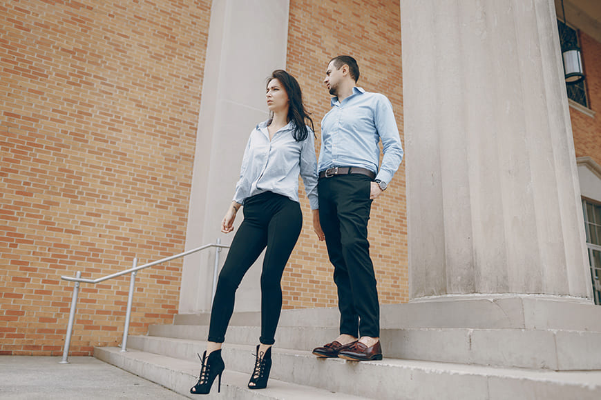 Clever Posing Tricks for Couples With Drastic Height Differences 7