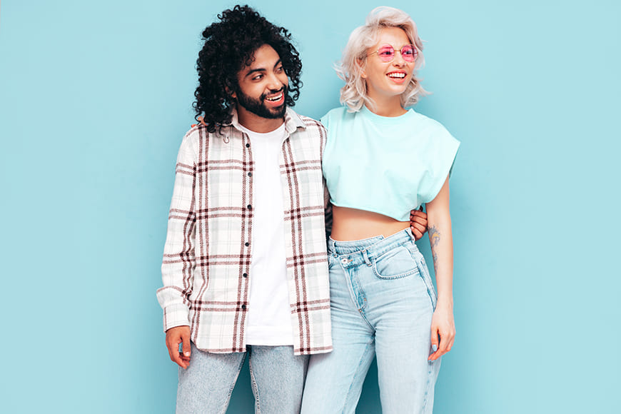 Clever Posing Tricks for Couples With Drastic Height Differences 8