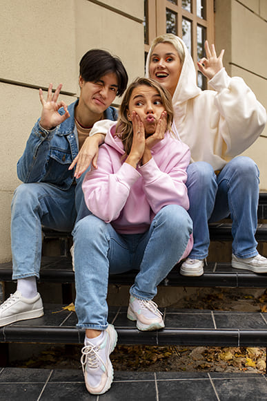 How to Master the 'Ugly-Cool' Posing Aesthetic for Gen Z Clients 3