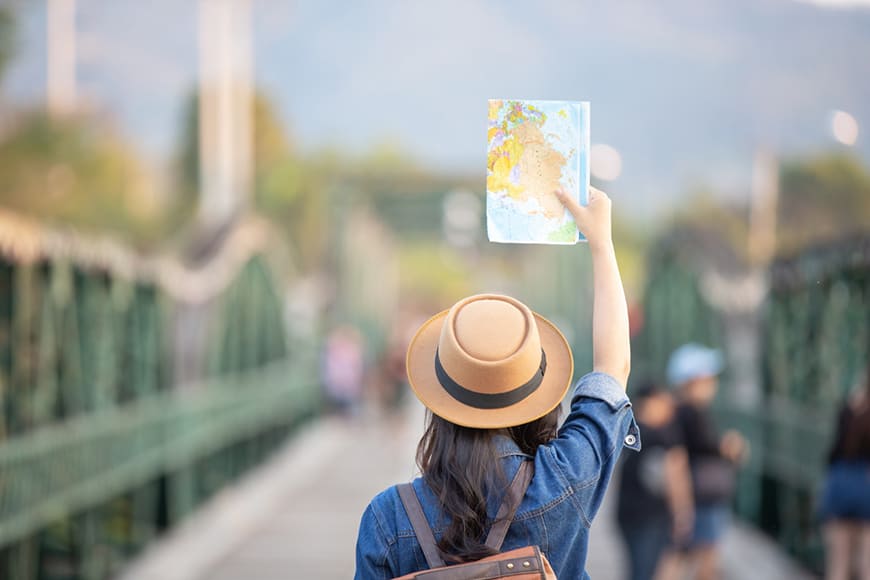 Best Travel OOTD Poses for Social Media 3