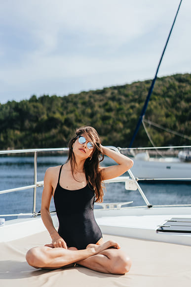 Creative Poses for Yacht and Sailboat Photography 4