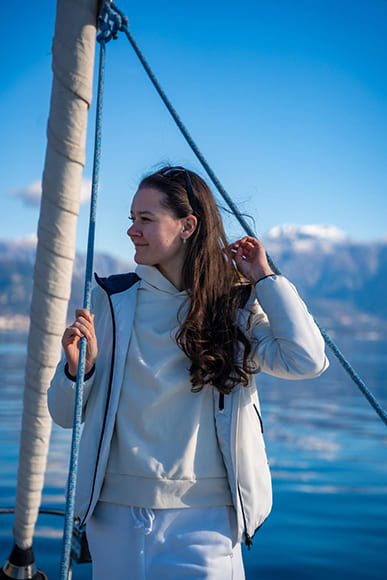 Creative Poses for Yacht and Sailboat Photography 5