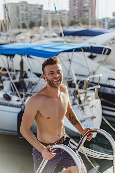 Creative Poses for Yacht and Sailboat Photography 6