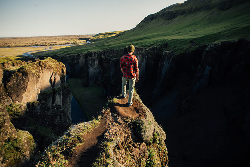 Wind-Friendly Poses for Hiking and Travel Photos 18