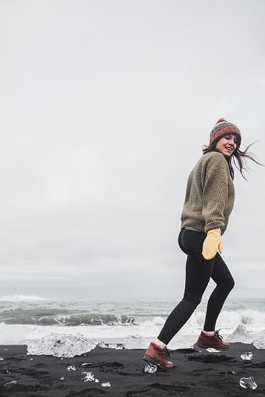 Wind-Friendly Poses for Hiking and Travel Photos 8