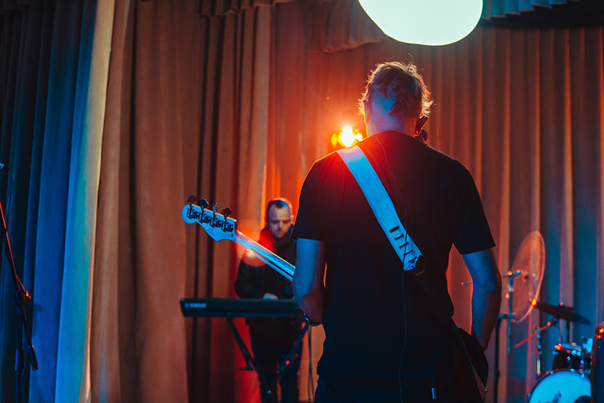 Cinematic Poses for Musicians, DJs, and Nightlife Artists 3