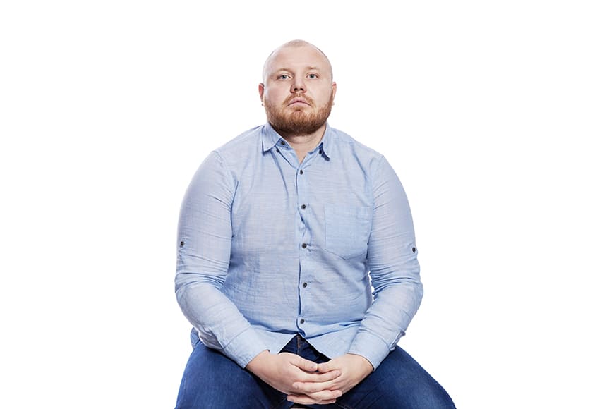 Confident Poses for Plus-Size Male Portraits and Groom Shoots 4