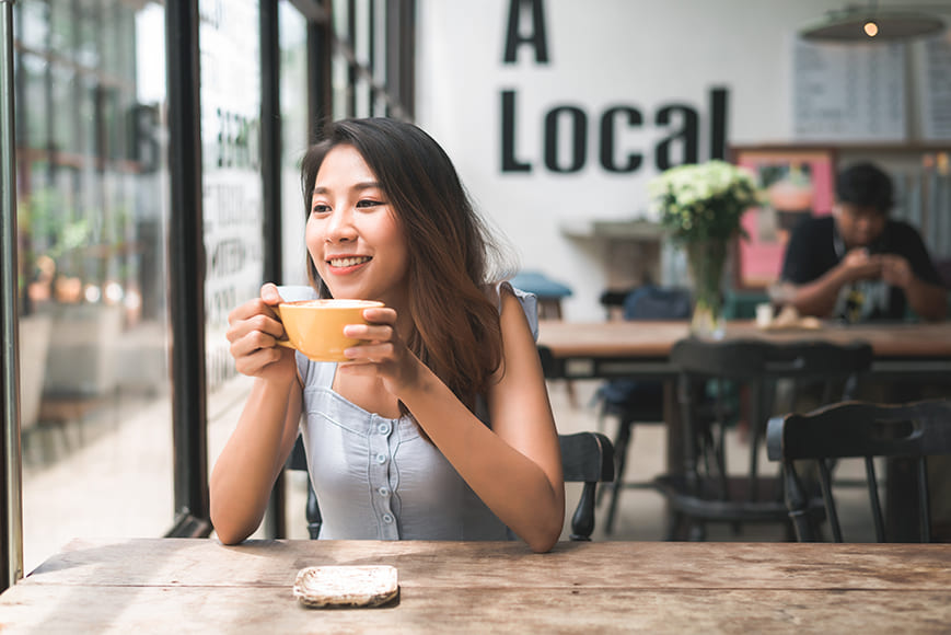 Coffee Shop Instagram Poses That Don’t Look Staged 1