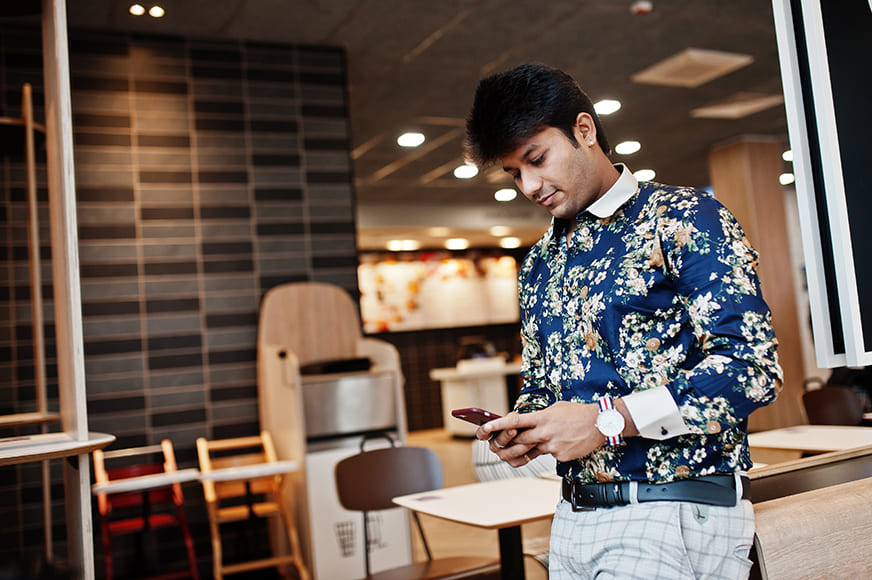 Coffee Shop Instagram Poses That Don’t Look Staged 7