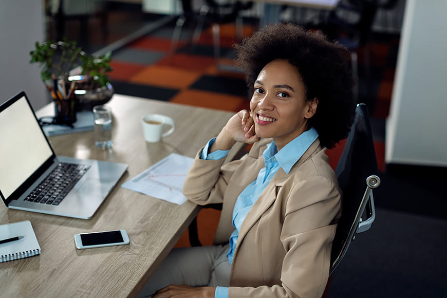 Seated Chair Poses That Make Female Executives Look Powerful 3