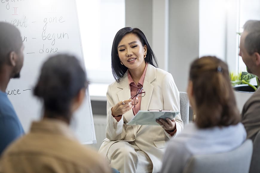 Seated Chair Poses That Make Female Executives Look Powerful 6